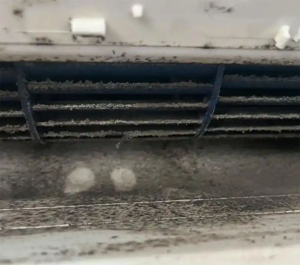 全南空调吹的风有股烧焦味是怎么回事